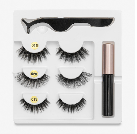 A Pair Of False Eyelashes With Magnets In Fashion Mostore.com