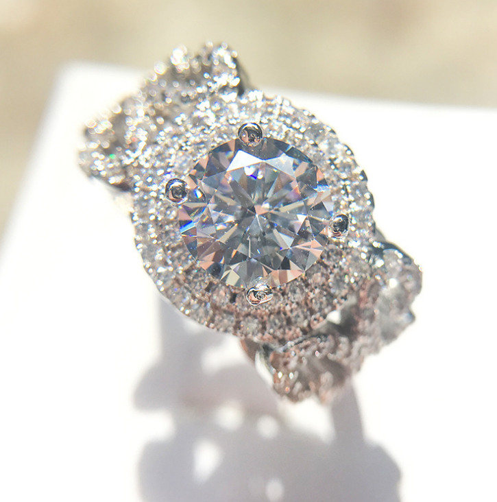 Stylish temperament zircon engagement ring Mostore.com