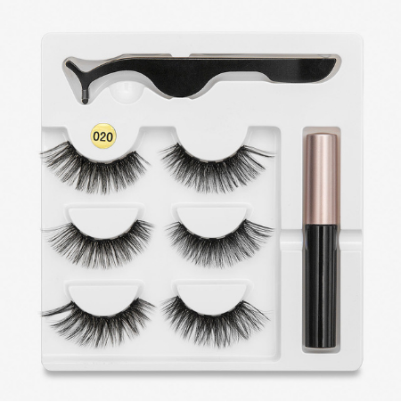 A Pair Of False Eyelashes With Magnets In Fashion Mostore.com