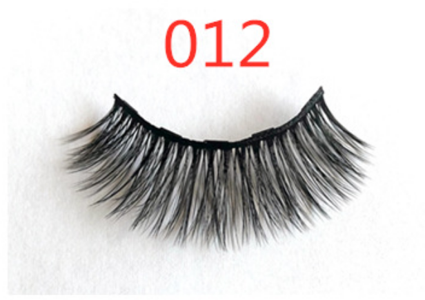A Pair Of False Eyelashes With Magnets In Fashion Mostore.com