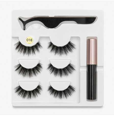 A Pair Of False Eyelashes With Magnets In Fashion Mostore.com