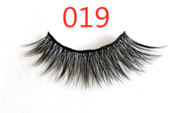 A Pair Of False Eyelashes With Magnets In Fashion Mostore.com