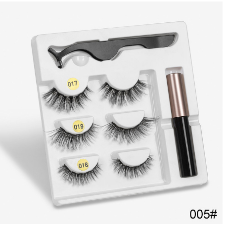 A Pair Of False Eyelashes With Magnets In Fashion Mostore.com