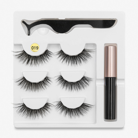 A Pair Of False Eyelashes With Magnets In Fashion Mostore.com