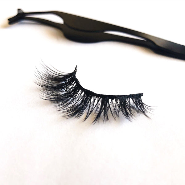 A Pair Of False Eyelashes With Magnets In Fashion Mostore.com